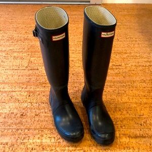 Navy blue hunter rain boots